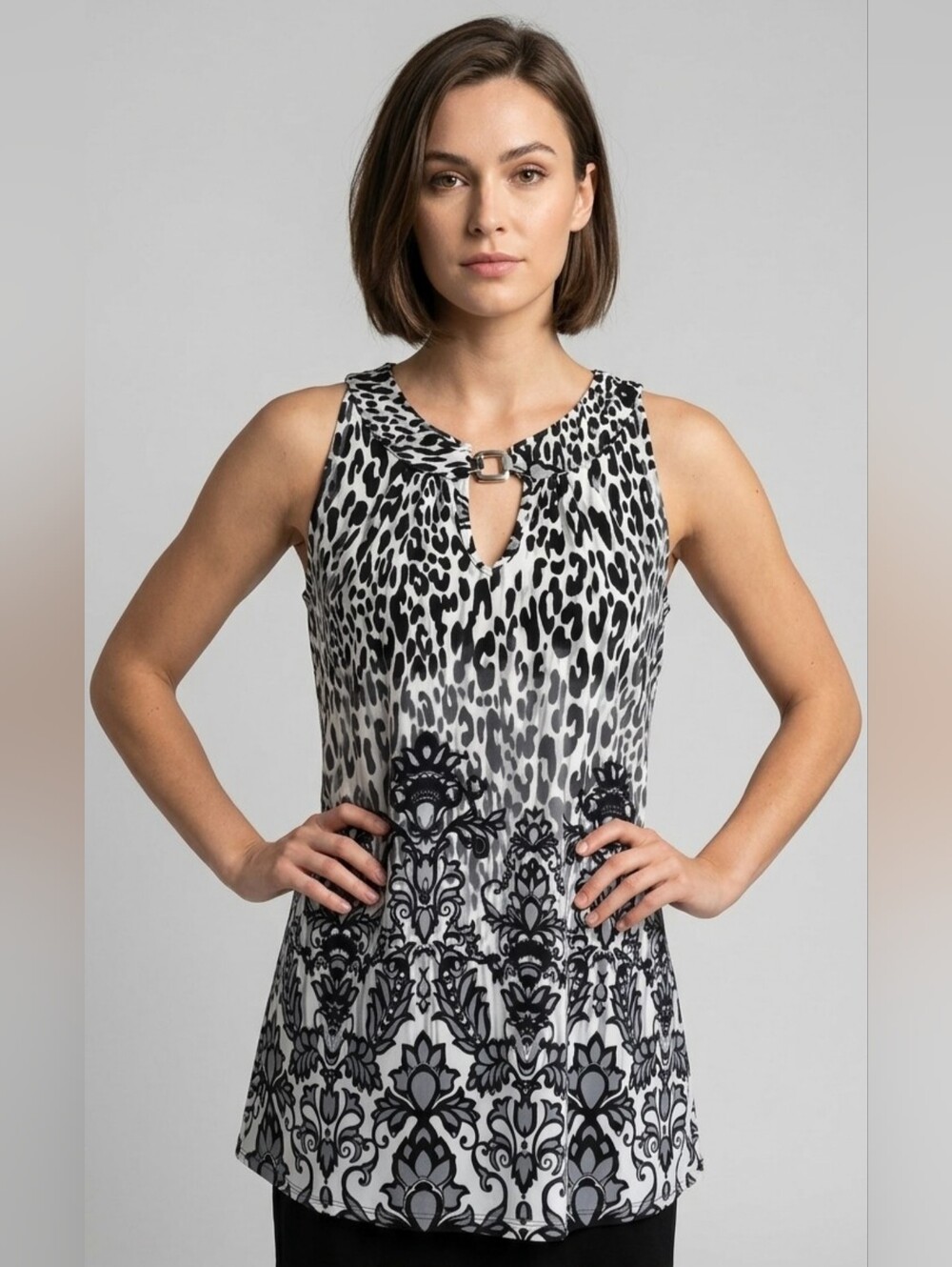 New Women Design Black & White Animal Print Sleeveless Blouse ( Flaws) Size L